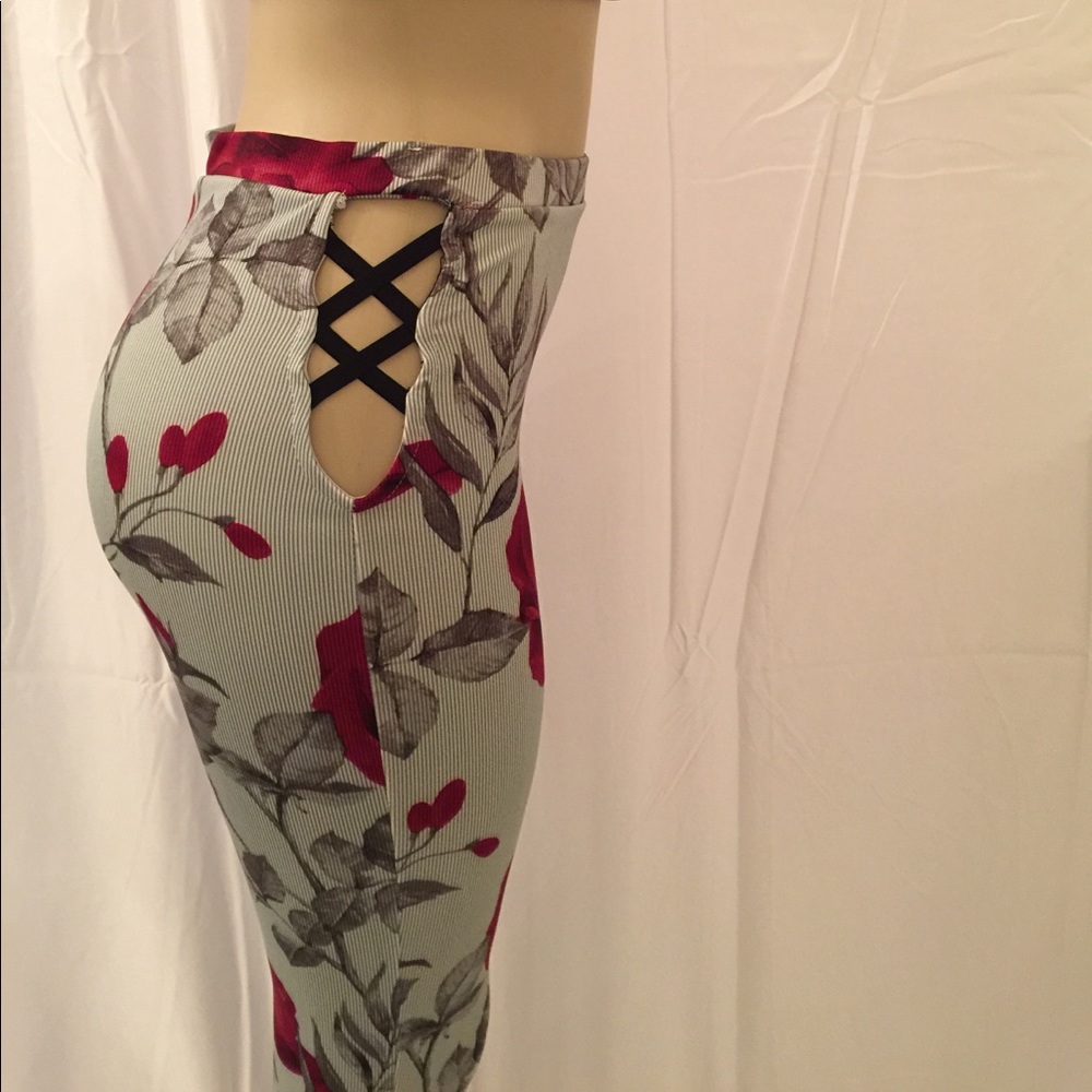 Sexy & Unique 2 Pc Set - Picture 4 of 4